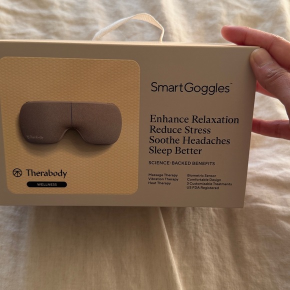 Therabody SmartGoggles in Gray with Black Case - Picture 4 of 6